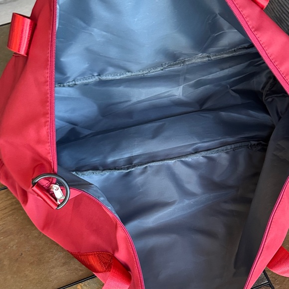 NWOT Luxe Scarlet Red LARGE nylon Bag - Picture 4 of 8